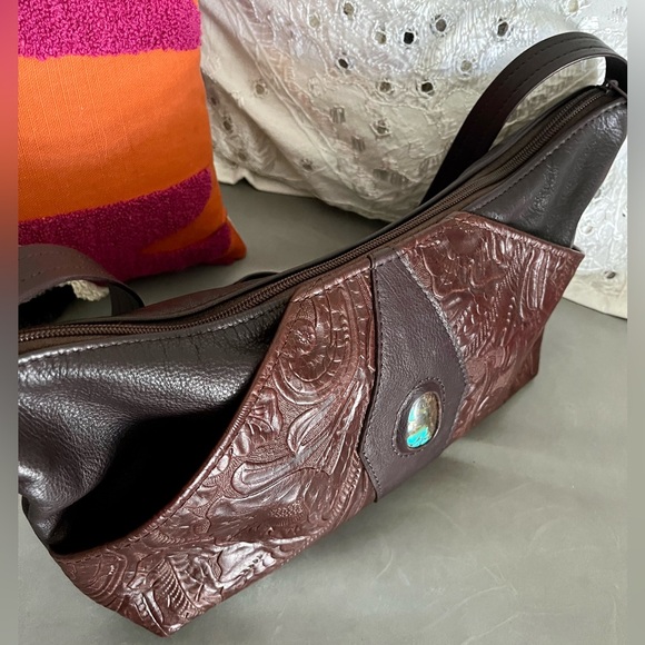 Handmade handbag with tooled leather details and turquoise center stone - Picture 6 of 10